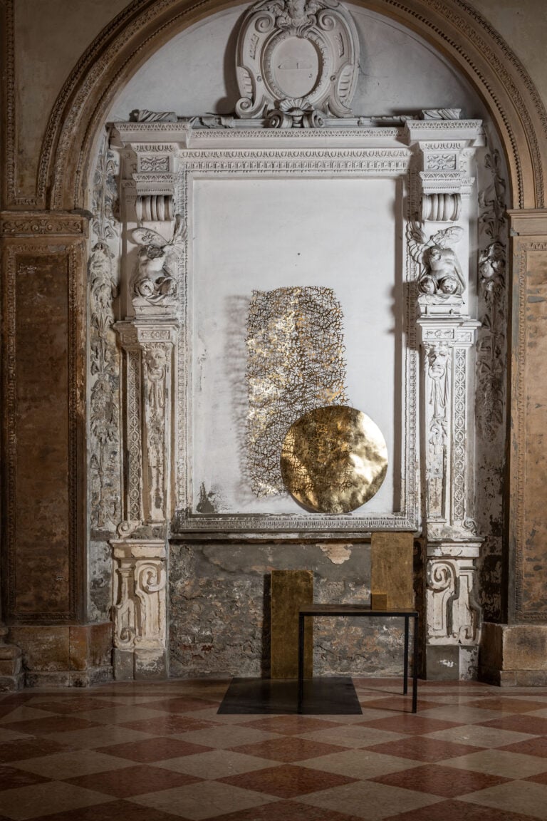 Dario Costi e Paolo Mezzadri, La materia della Luce, 2025, Volumnia Piacenza. Ph. Fausto Mazza