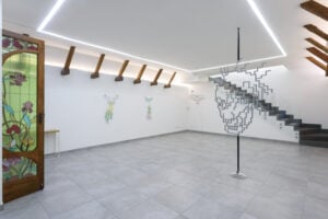 Ironia, pixel e zig-zag. La mostra di Michele Chiossi a Napoli