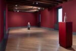 gamecpensare come una montagnamaurizio cattelan seasonsph lorenzo palmieri18 A Bergamo Maurizio Cattelan provoca la società e sgretola le ideologie: le foto in anteprima