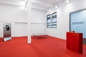 Le disabilità invisibili e il corpo come archivio nella mostra di Vittorio Valigi a Milano 