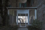 giorgio andreotta calo icarus palazzo bentivoglio bologna ph carlo favero 1 A Bologna nello storico Palazzo Bentivoglio c’è una grande voliera con decine di bozzoli di falene