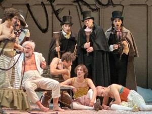 L’opera Der Junge Lord di Hans Werner Henze è il grottesco specchio del conformismo 