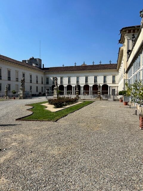 img4990 rotated L’arte contemporanea accende gli spazi della storica Villa Arconati fuori Milano