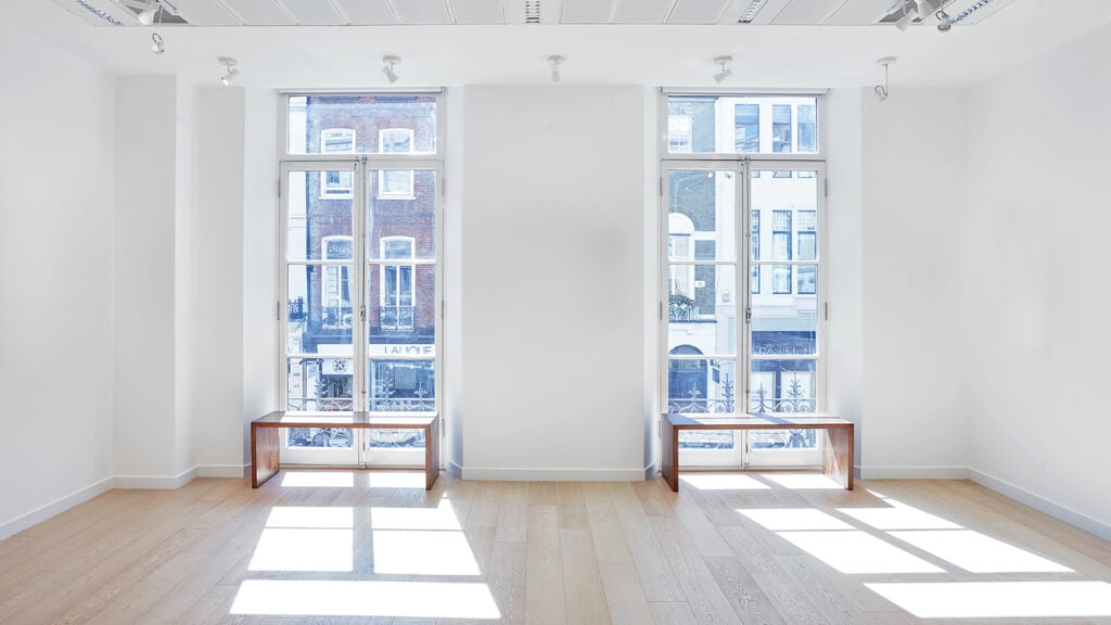 La nuova sede di Ronchini Gallery in Conduit Street. Lo spazio all'interno