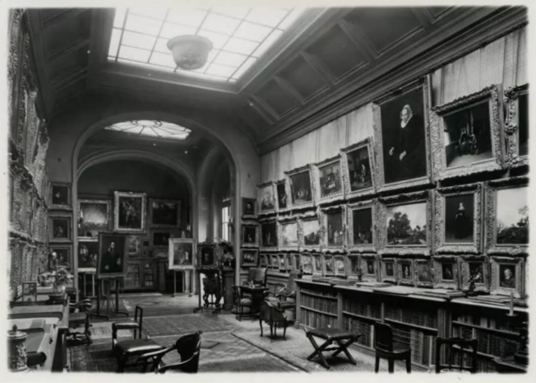 La Collezione Schloss a Parigi. Courtesy Musée d'Art et d'Histoire du Judaïsme via Christie's