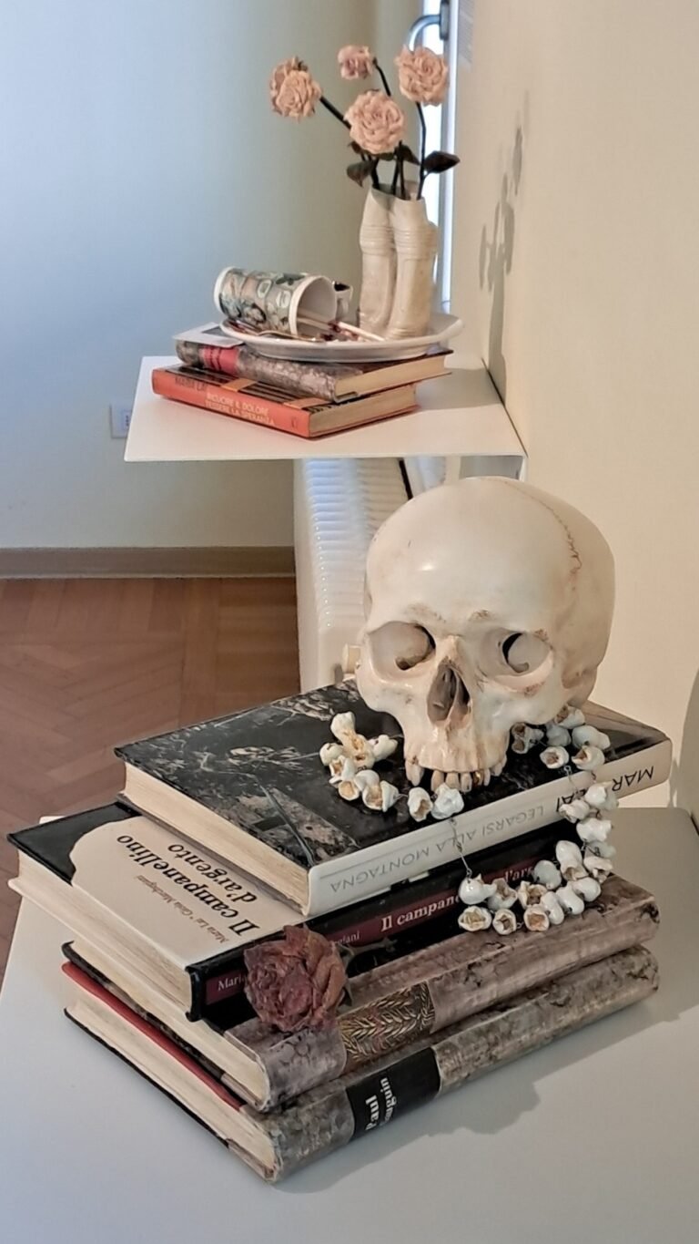 La mistica del quotidiano. Maria Lai e Bertozzi & Casoni, installation view at MLB Gallery, Ferrara, 2025. Courtesy MLB Gallery