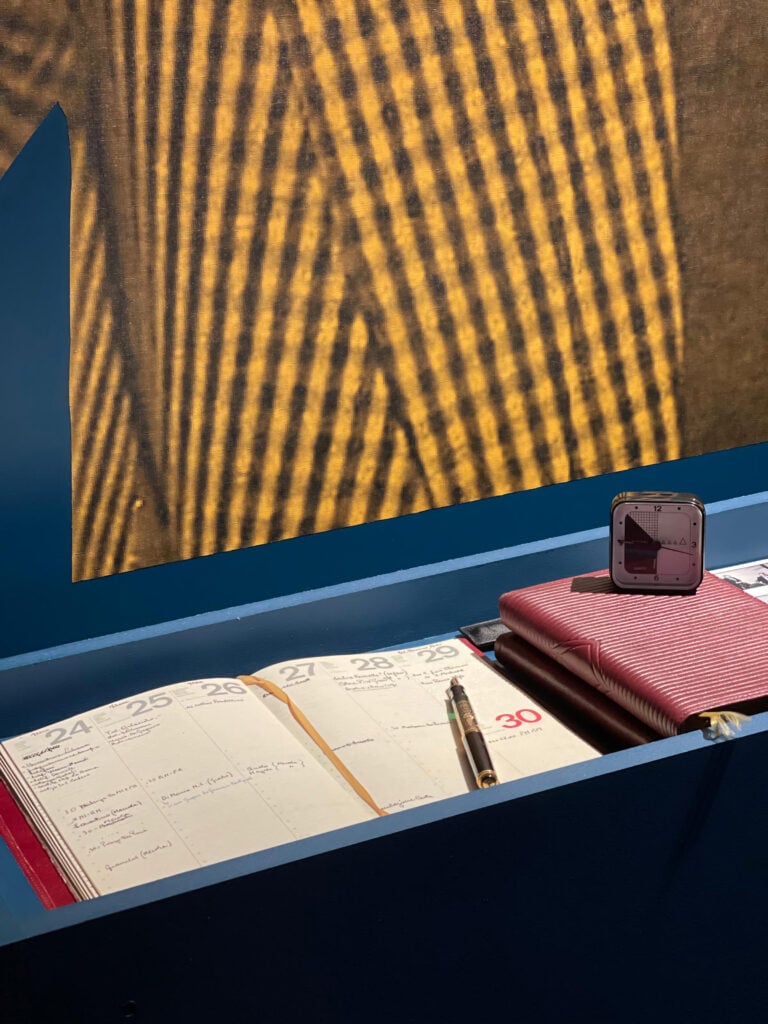 Palermo, Palazzo Jung, Galleria del Presente. Le agende e la penna di Giovanni Falcone, insieme alla sveglia di Antonio Montinaro, componente della scorta, ucciso nella strage di Capaci