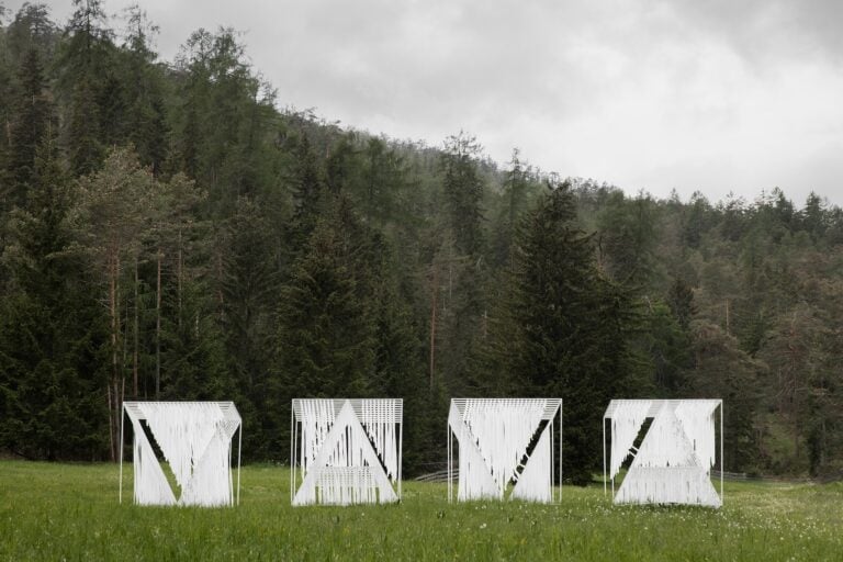 MAMA di Dimitri Khramov, 2021, esposta nel parco di sculture Val dl’Ert, ph. Gustav Willeit