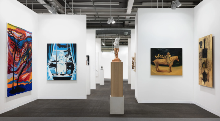 La fiera Art Basel 2025 totalizza un lunghissimo elenco di vendite il primo giorno di apertura