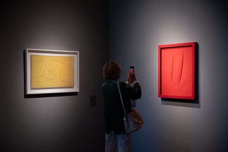 Morandi e Fontana. Invisibile e Infinito, installation view at CAMeC, La Spezia, 2025. Photo Irene Malfanti