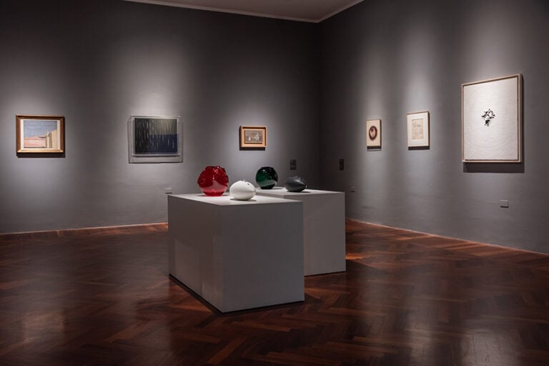 Morandi e Fontana. Invisibile e Infinito, installation view at CAMeC, La Spezia, 2025. Photo Irene Malfanti