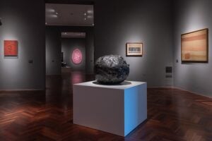Morandi e Fontana si incontrano per la prima volta in una grande mostra. Succede alla Spezia 