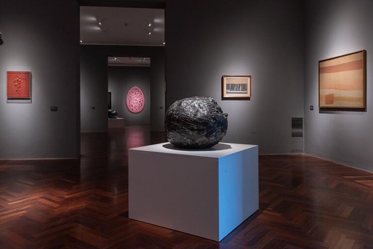 Morandi e Fontana. Invisibile e Infinito, installation view at CAMeC, La Spezia, 2025. Photo Irene Malfanti