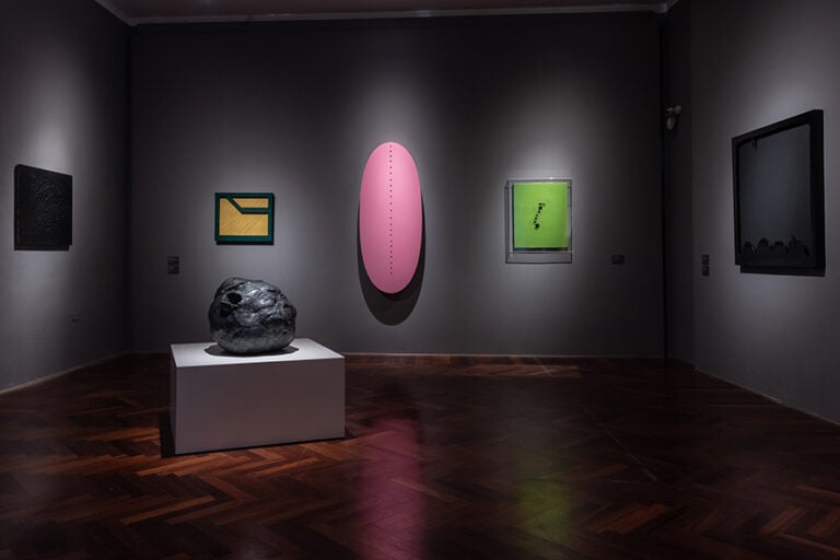 Morandi e Fontana. Invisibile e Infinito, installation view at CAMeC, La Spezia, 2025. Photo Irene Malfanti