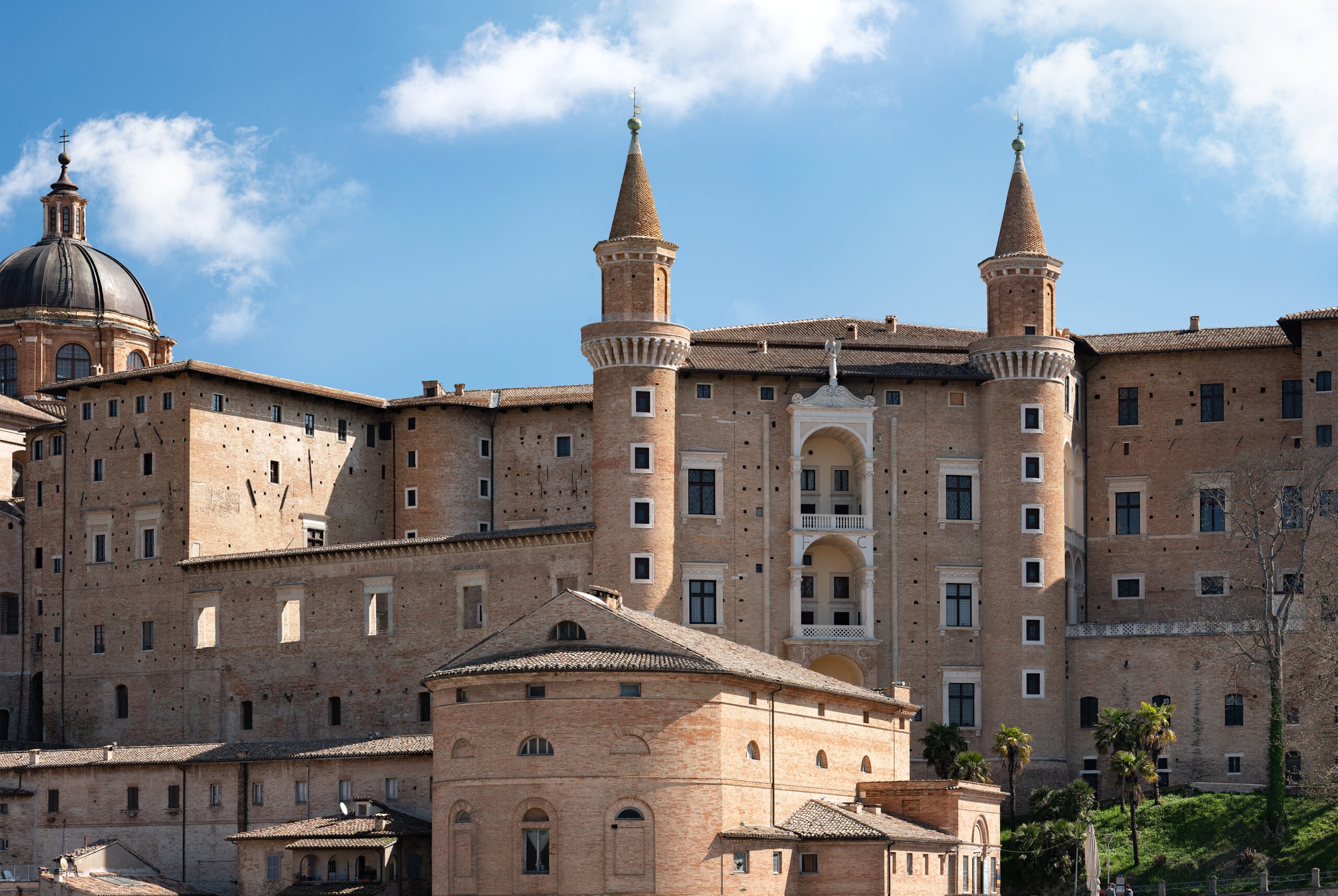 https://www.artribune.com/wp-content/uploads/2025/06/palazzo-ducale-facciata-dei-torricini-scaled.jpeg