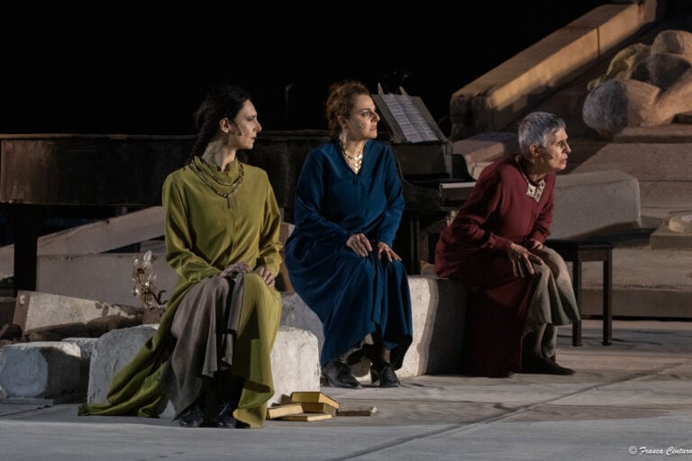 Paola De Crescenzo, Giada Lorusso, Bruna Rossi (corifee), Elettra, Foto Franca Centaro, Fondazione INDA