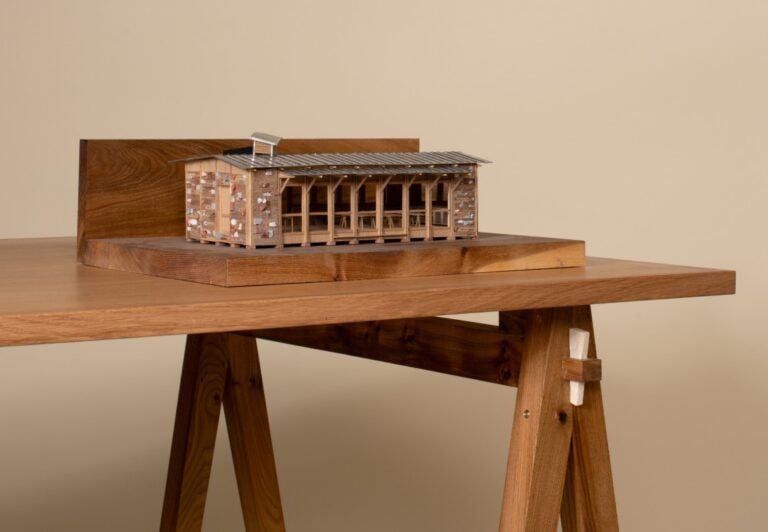 pavillon des jardins palazzo farnese 2025 progetto dello studio materra matang photo arthur crestani 8 Nel giardino di Palazzo Farnese ora c’è un padiglione per riscoprire la storia di Roma e dei suoi reperti dimenticati