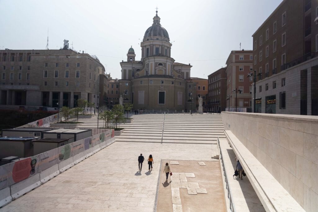 Dopo 20 anni comincia finalmente a riaprire a Roma la nuova Piazza Augusto Imperatore