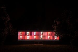 La storia della Fondazione Onassis che produce un festival di arte immersiva in un parco di Atene