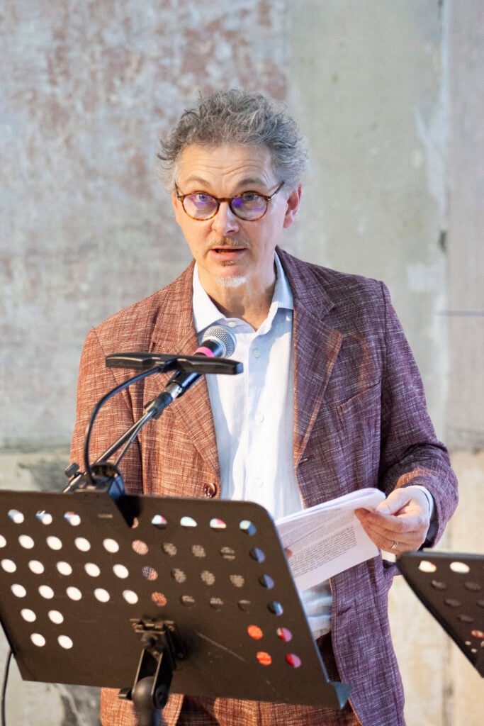 Prospettive epigenetiche, opera verbo-visiva e sonora di Giovanni Fontana Patrizio Peterlini dialoga con Lello Voce-Ph Serena Schettino; Cortesy Fondazione Morra