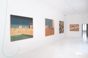 Giochi geometrici e atmosfere metafisiche: Ramòn Enrich in mostra a Milano