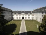 Reinout Verbeke. Alles komt neer op aarde (2025), Pauscollege