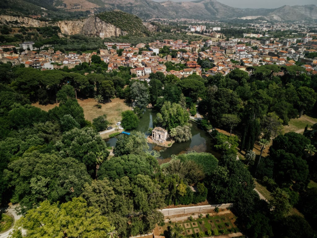 Al via al restauro del Tempio Diruto nel giardino inglese alla Reggia di Caserta. Lavori in diretta
