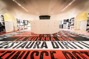 “L’arte nello spazio pubblico può essere ancora uno strumento di lotta”. La mostra di Emergency a Roma