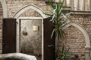 Il rebus dell’arte contemporanea con Maurizio Bertinetti a Venezia