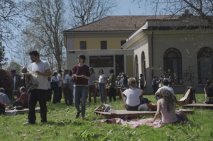 In un’ex palestra scolastica di Milano c’è un polo culturale che unisce arte, paesaggio e cucina