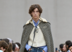 A Parigi l’evento che tutti attendevano: Jonathan Anderson ha debuttato come direttore creativo di Dior Homme