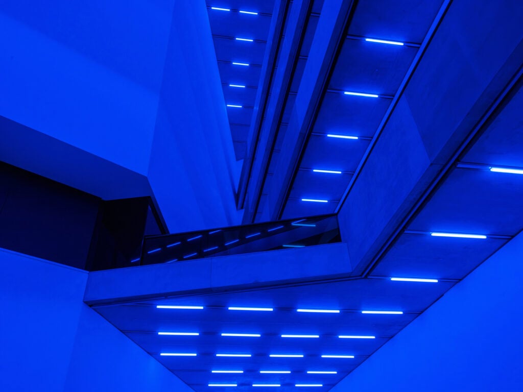 Steve McQueen, Bass, 2024, LED Light and Sound, Courtesy the artist