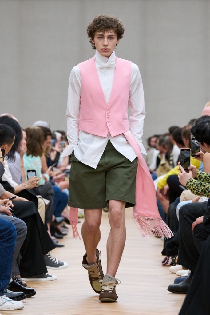 temp 3 A Parigi l’evento che tutti attendevano: Jonathan Anderson ha debuttato come direttore creativo di Dior Homme