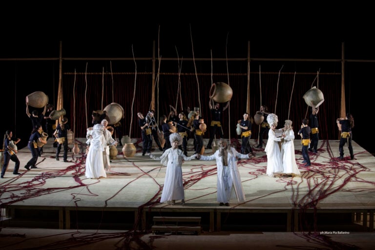 Un momento dello spettacolo Lisistrata, Foto Maria Pia Ballarino, Teatro Greco di Siracursa, Fondazione INDA