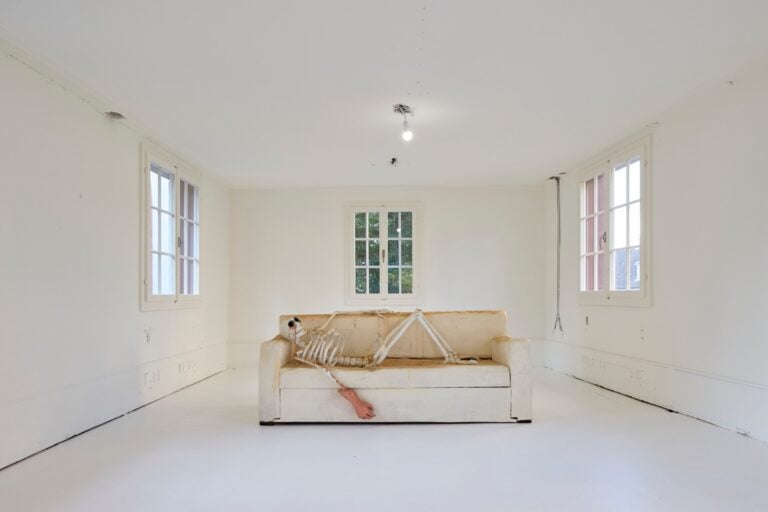 Urs Fischer, Skinny Sunrise per Globus Public Art Project con Fondation Beyeler, 2025 © Urs Fischer. Photo Mark Niedermann