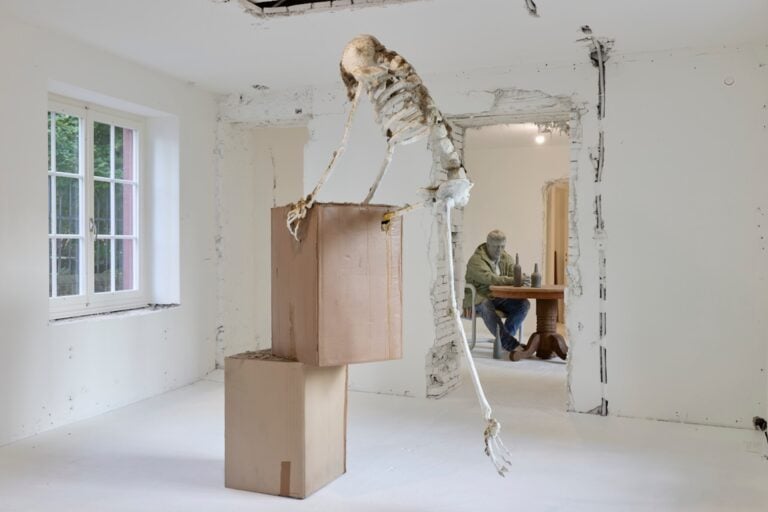Urs Fischer, Skinny Sunrise per Globus Public Art Project con Fondation Beyeler, 2025 © Urs Fischer. Photo Mark Niedermann