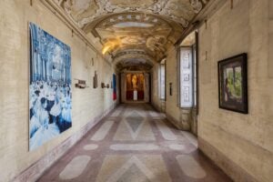 L’arte contemporanea accende gli spazi della storica Villa Arconati fuori Milano