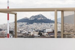 Ad Atene la Fondazione Onassis apre un nuovo spazio multidisciplinare in un’ex fabbrica di plastica