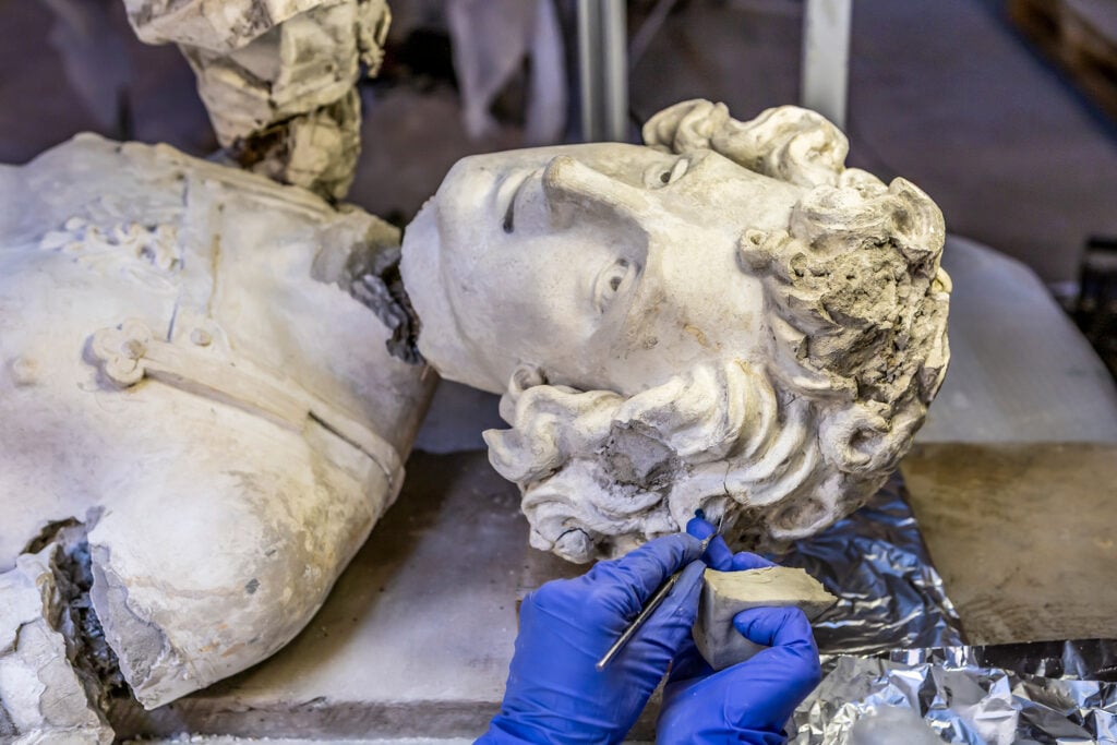 Conservazione e innovazione al Teatro Farnese di Parma: 6 sculture capolavoro del barocco europeo ritrovano la luce