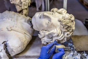 Conservazione e innovazione al Teatro Farnese di Parma: 6 sculture capolavoro del barocco europeo ritrovano la luce