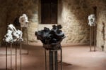 Mangano & van Rooy, Il taglio, l'innesto, il castello, 2022, installazione con 6 sculture in ceramica (particolare), collezione Museo Civico Castelbuono, foto Valentina Minutella