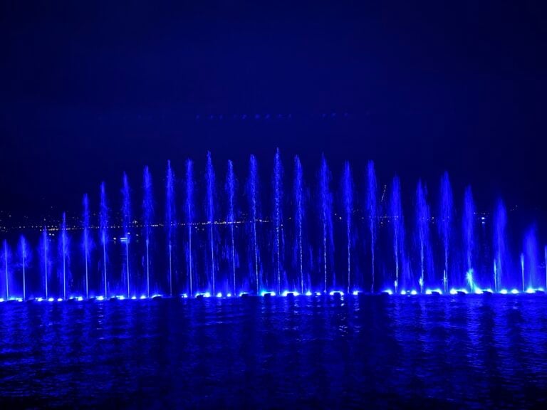 baveno e feriolo dincanto foto claudia giraud 6 1200x900 1 Un Lago Maggiore inedito: a Baveno e Feriolo fontane luminose sull’acqua e laser sulla montagna 