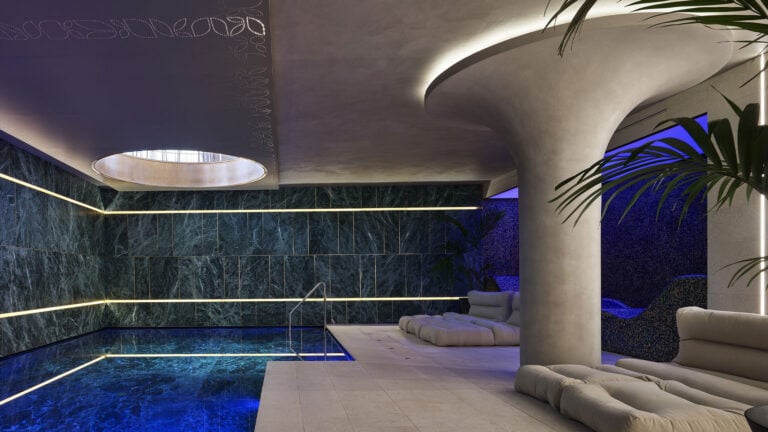 casa maito studio archea associati forte dei marmi photo pietro savorelli e associati 3 Nasce un nuovo hotel extralusso in Versilia ed è pieno d’arte e progettato da grandi architetti