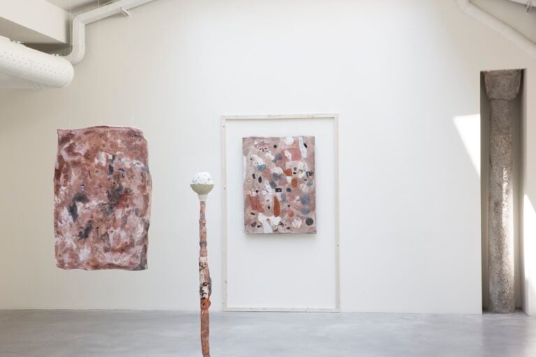 Chryssa Kotoula, We are walking talking minerals, installation view at Fondazione Officine Saffi, Milano, 2025
