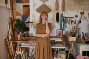 Alla Forci Art Foundation, nella campagna toscana, apre una grande mostra sull’arte tessile
