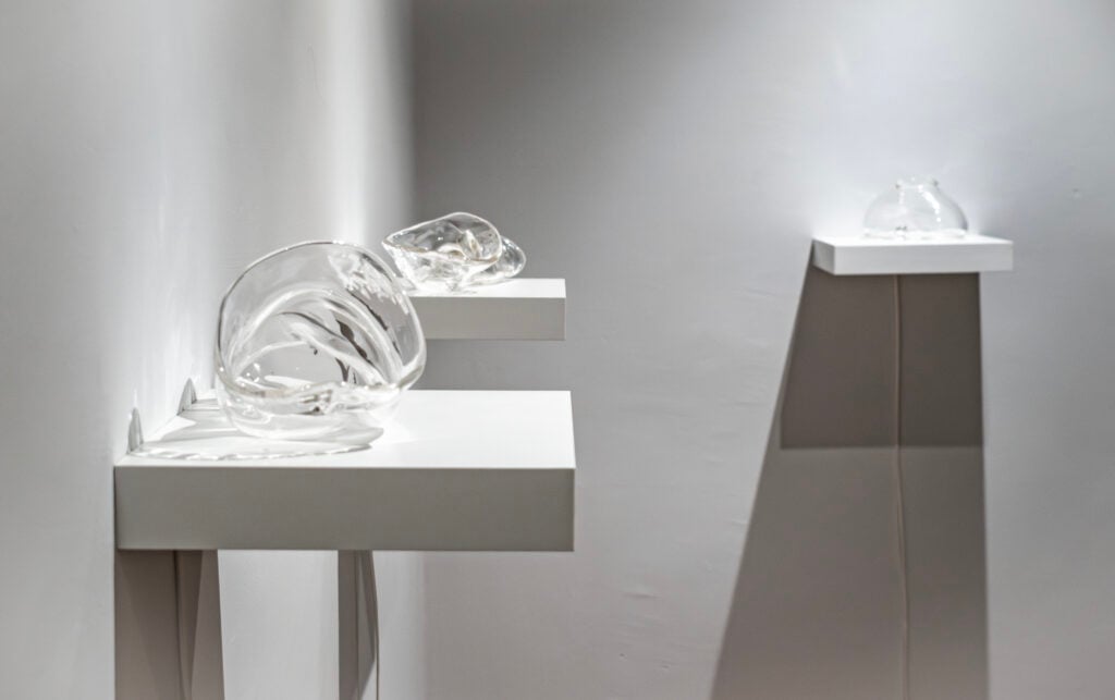 Una serie di mostre d’arte contemporanea sperimentali nelle montagne sopra Torino. Organizza una galleria