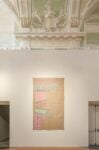 Giorgio Griffa: L’arte che dialoga con l’invisibile, Installation view, Palazzo Ducale Genova, ph. Anna Positano