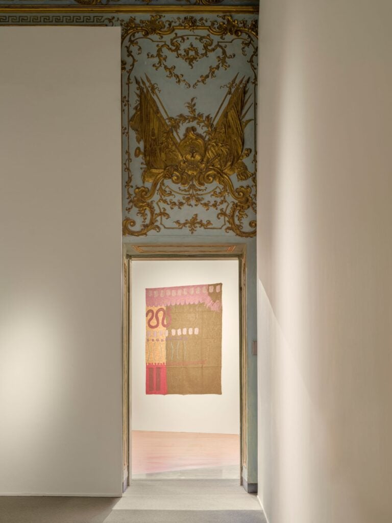 Giorgio Griffa: L’arte che dialoga con l’invisibile, Installation view, Palazzo Ducale Genova, ph. Anna Positano