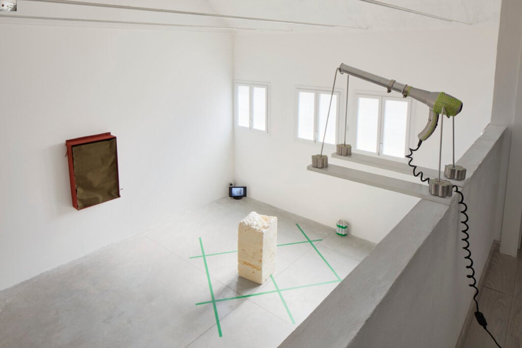 Giorgia Polverini, SPARASTELLE (vorrei addormentarmi guardandoti brillare gli occhi), installation view at Kappa Noun