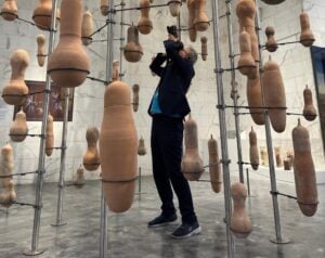 “Sono un minatore della fotografia”. Intervista a Giorgio Benni il fotografo degli artisti e delle mostre